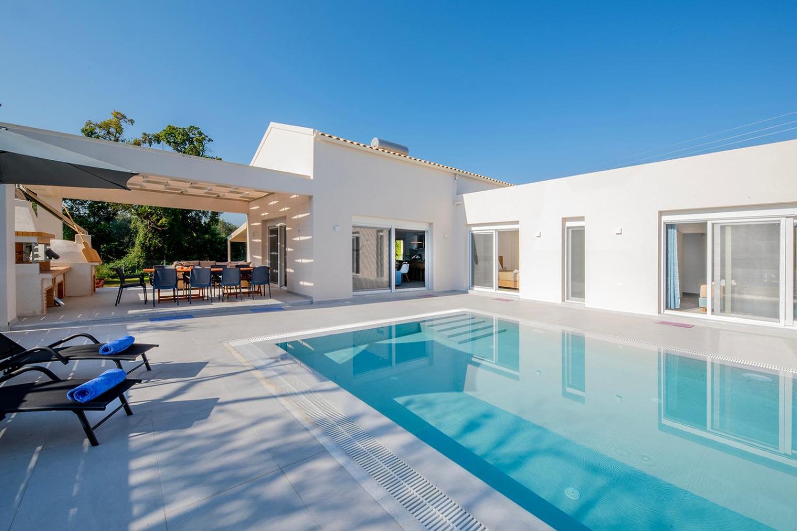 Villa Ami, Roda, Corfu: 10 Guests, Heated Pool, Private Mini Golf, Pool Table & More!! Екстер'єр фото