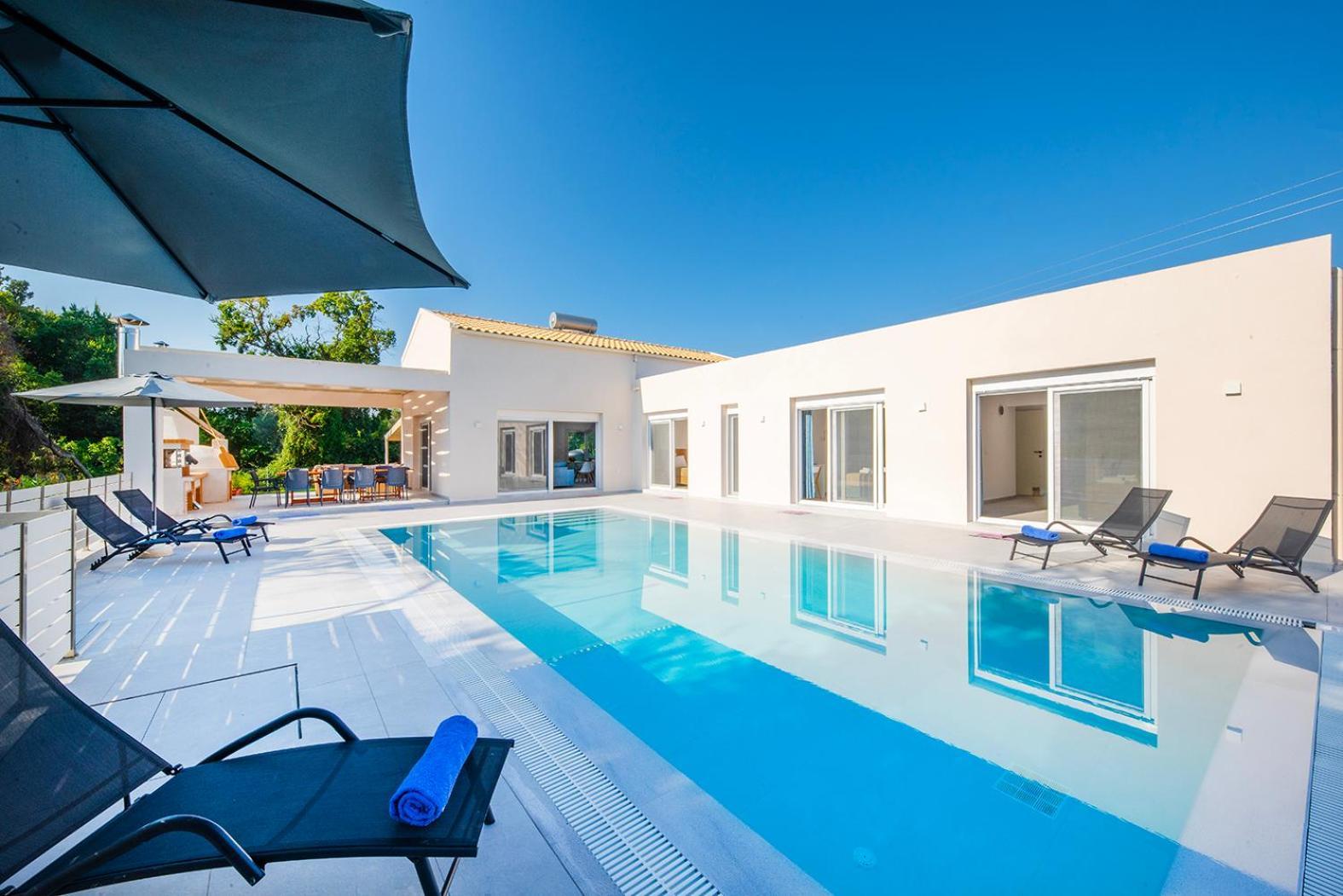 Villa Ami, Roda, Corfu: 10 Guests, Heated Pool, Private Mini Golf, Pool Table & More!! Екстер'єр фото