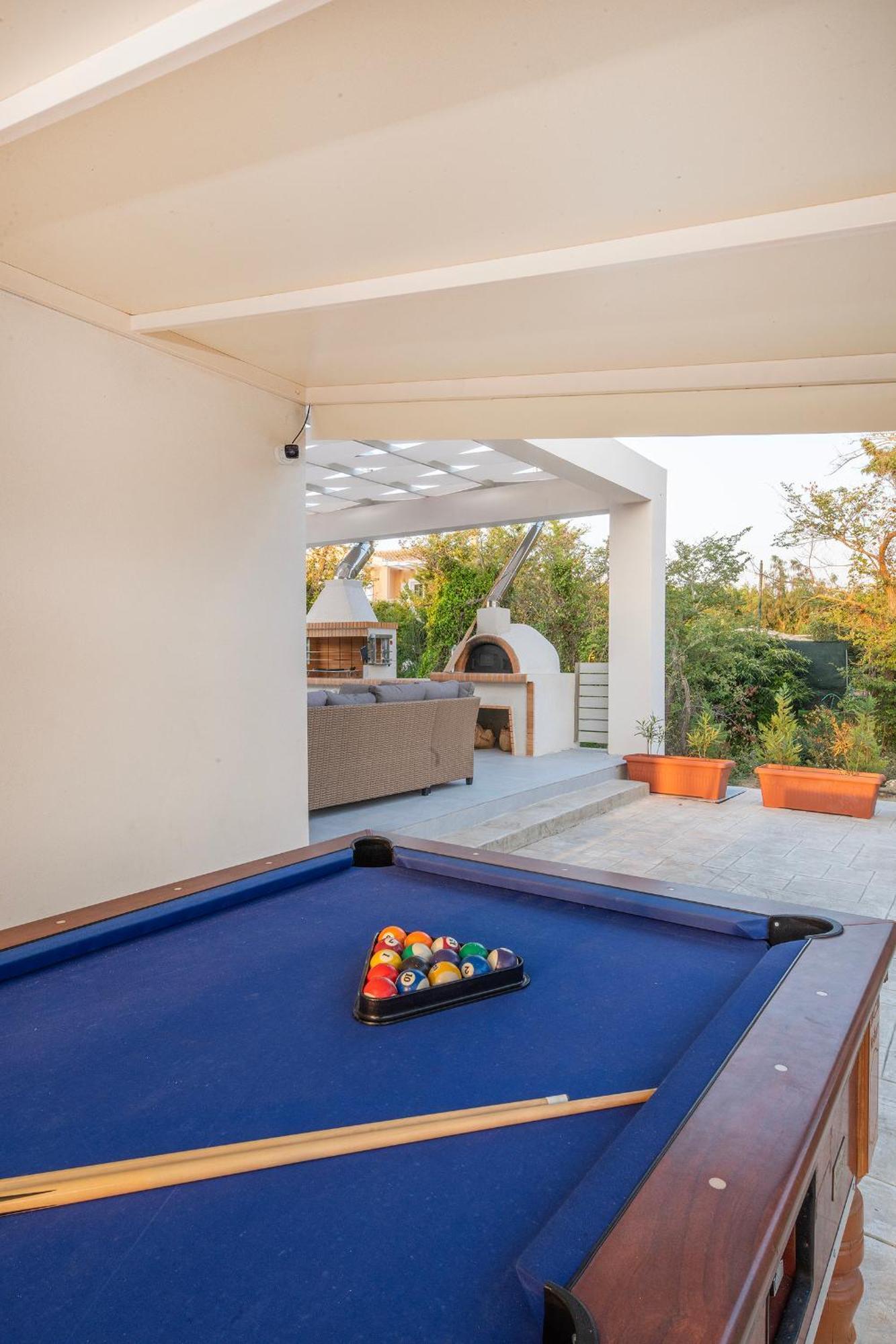 Villa Ami, Roda, Corfu: 10 Guests, Heated Pool, Private Mini Golf, Pool Table & More!! Екстер'єр фото