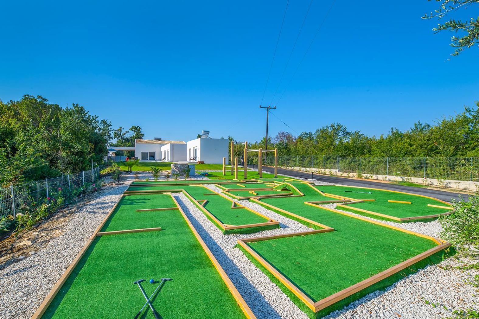 Villa Ami, Roda, Corfu: 10 Guests, Heated Pool, Private Mini Golf, Pool Table & More!! Екстер'єр фото